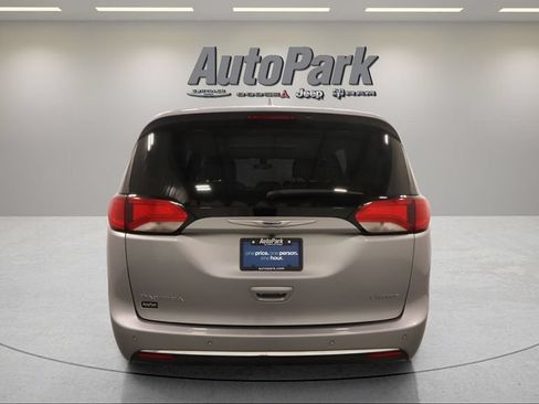 Used 2020 Chrysler Pacifica Limited FWD image 6