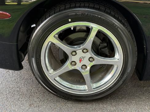 Used 2004 Chevrolet Corvette Coupe RWD image 32