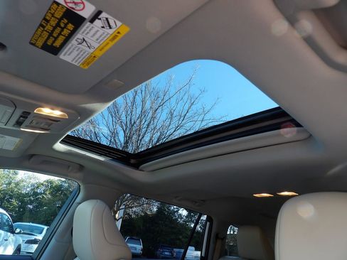 Used 2022 Toyota Highlander XLE image 13