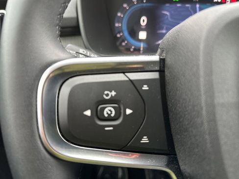 Certified 2025 Volvo XC40 B5 Core image 25