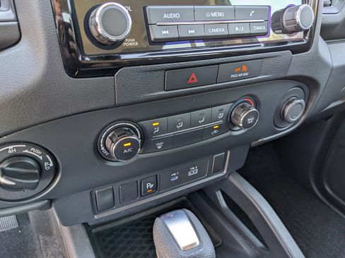 Used 2022 Nissan Frontier S w/ Technology Package image 18