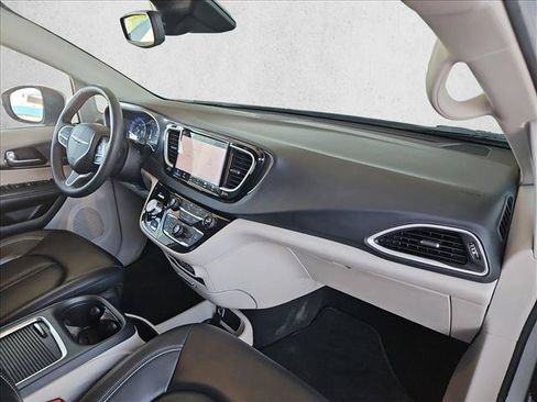 Used 2023 Chrysler Pacifica Touring-L FWD image 29