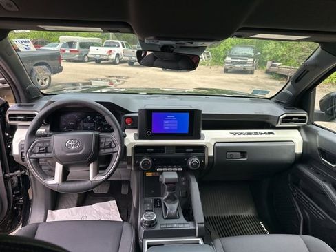 Used 2024 Toyota Tacoma TRD Off-Road image 15