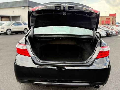 Used 2017 Toyota Camry SE FWD image 34