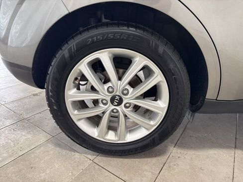 Used 2019 Kia Soul + image 12