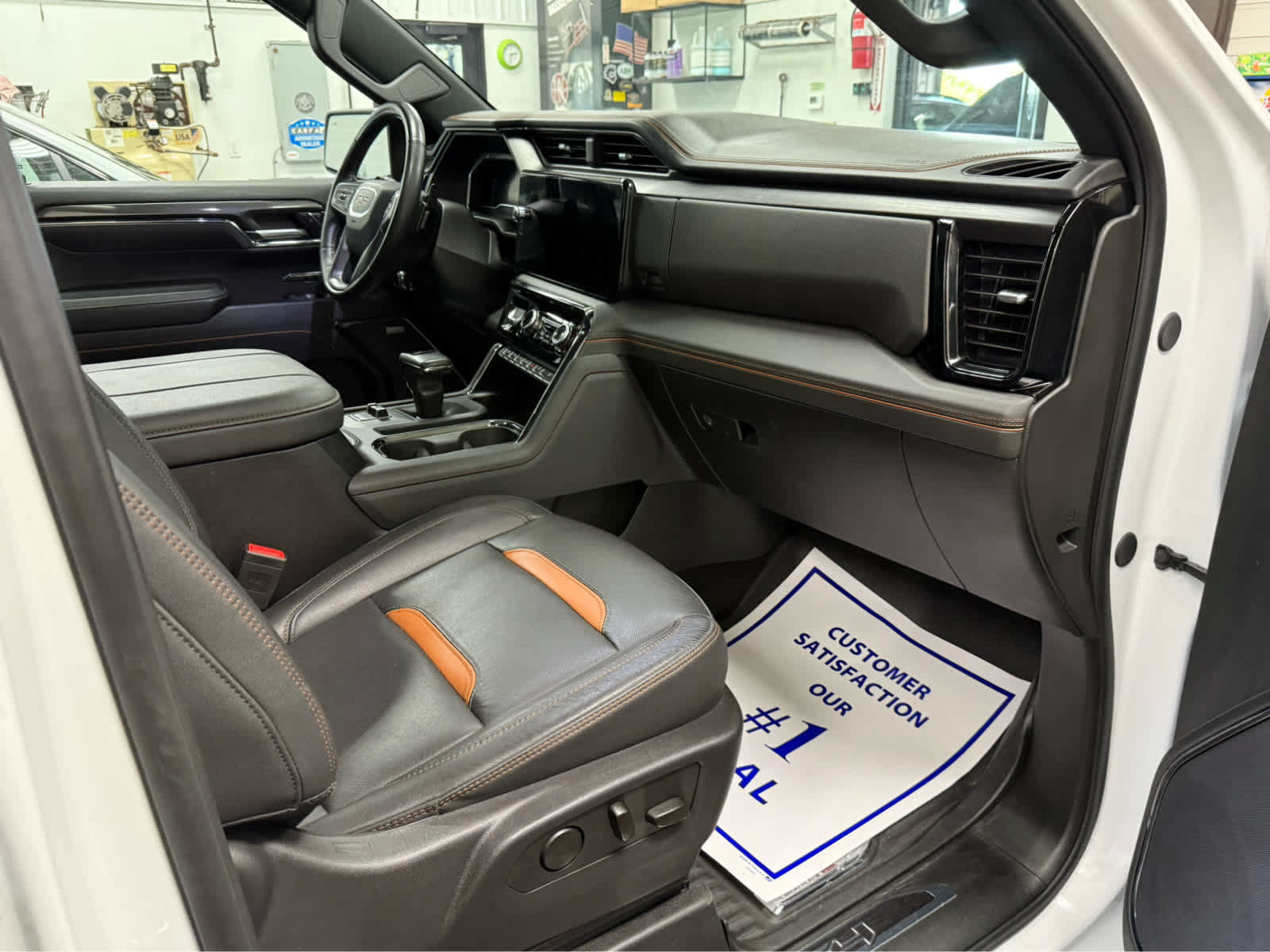 Used 2024 GMC Sierra 1500 AT4 w/ AT4 Preferred Package AWD/4WD image 13