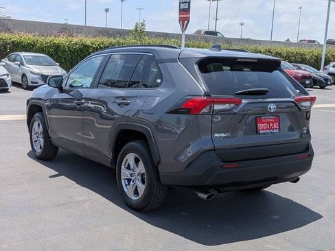 Used 2025 Toyota RAV4 XLE AWD/4WD image 11