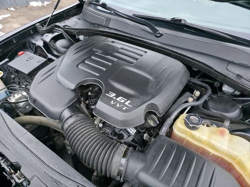 Used 2016 Chrysler 300 C Platinum w/ Safetytec Plus Group image 12