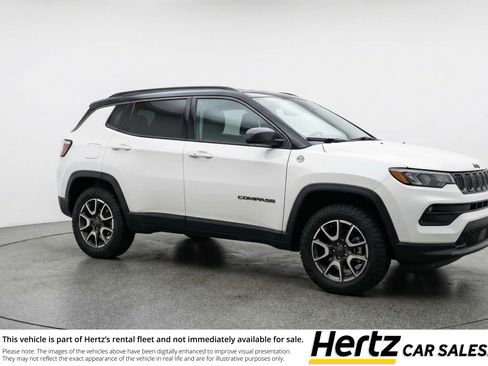 Used 2025 Jeep Compass Trailhawk AWD/4WD image 1