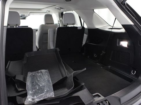 Certified 2025 Ford Explorer Platinum w/ Ultimate Package AWD/4WD image 18