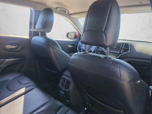 Used 2019 Jeep Cherokee Limited image 19