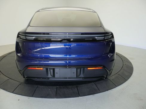 Certified 2026 Porsche Macan Turbo Electric AWD/4WD image 6