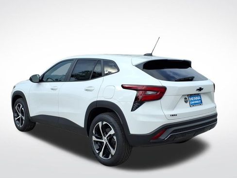 New 2026 Chevrolet Trax RS w/ Sunroof Package FWD image 6