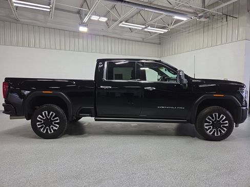 Used 2024 GMC Sierra 2500 Denali Ultimate AWD/4WD image 8