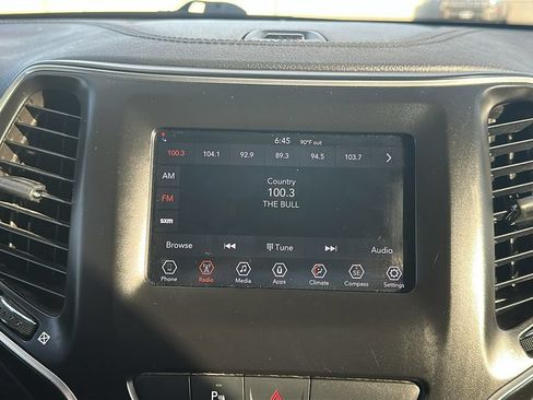 Used 2020 Jeep Cherokee Latitude Plus FWD image 24