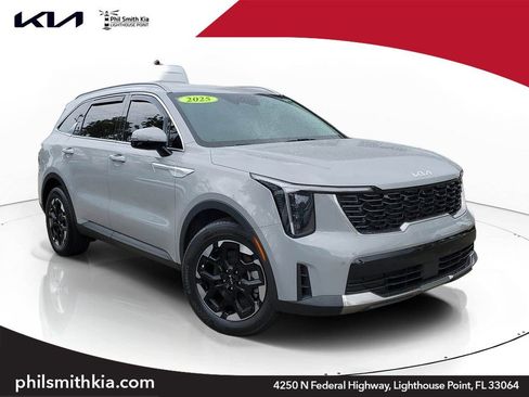 Used 2025 Kia Sorento S FWD image 1