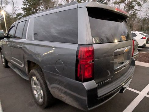Used 2019 Chevrolet Suburban LT image 4