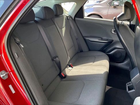 Used 2025 Kia K4 LXS image 18