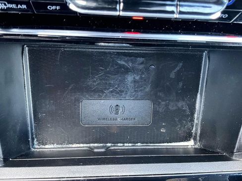 Used 2023 Jeep Grand Cherokee Overland w/ Luxury Tech Group IV AWD/4WD image 31