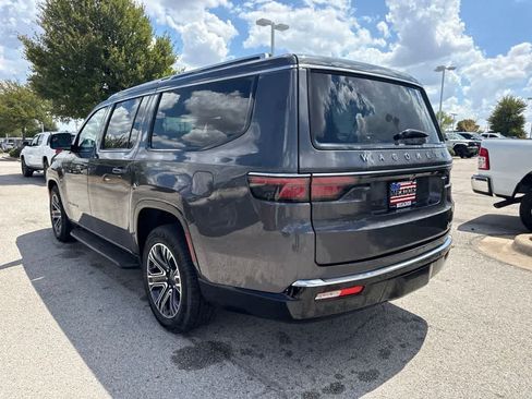 Used 2024 Jeep Wagoneer L Series II w/ Flexible Seating Group RWD image 3