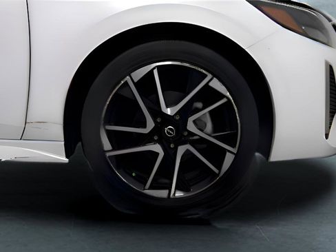 Used 2024 Nissan Sentra SR w/ SR Premium Package image 11