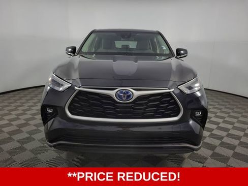Used 2023 Toyota Highlander LE image 2