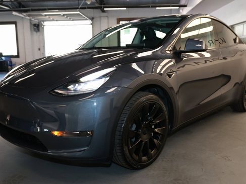 Used 2023 Tesla Model Y Long Range image 3