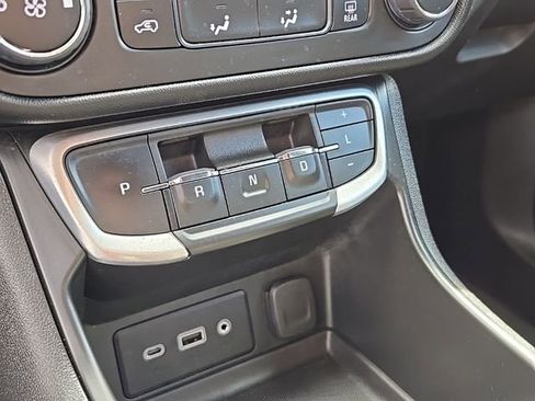 Used 2023 GMC Terrain SLE FWD image 23
