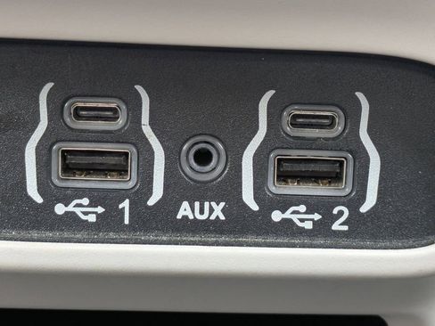 Used 2023 Chrysler Pacifica Touring-L image 22