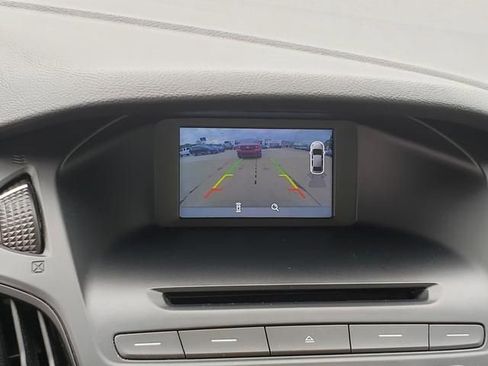 Used 2016 Ford Focus SE w/ SE Power Seat Package FWD image 24