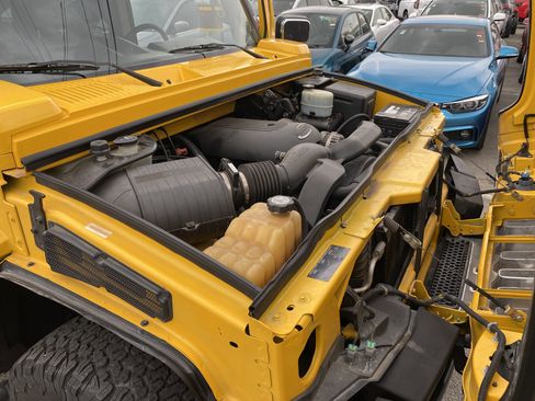 Used 2003 HUMMER H2 w/ Preferred Equipment Group image 23