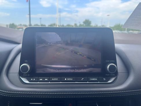 Used 2022 Nissan Rogue S AWD/4WD image 19