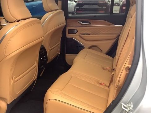 Certified 2023 Jeep Grand Cherokee Summit image 16