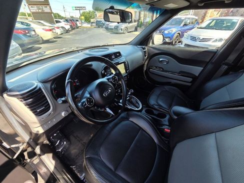 Used 2015 Kia Soul + w/ Primo Package FWD image 11