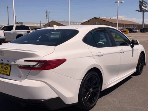 Used 2025 Toyota Camry SE FWD image 9