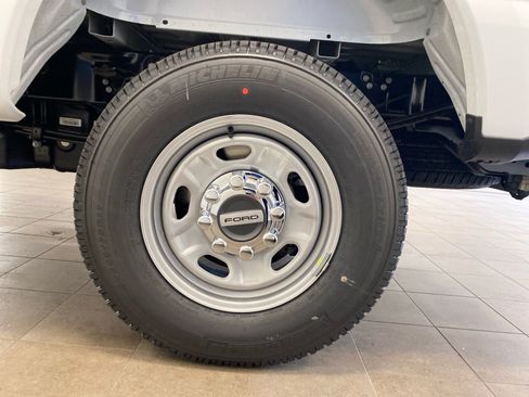 New 2026 Ford F250 XL w/ XL Chrome Package image 23