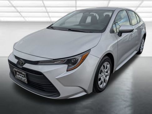 Used 2025 Toyota Corolla LE FWD image 25