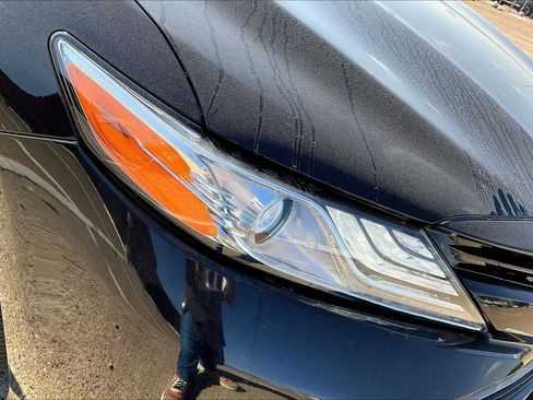 Used 2020 Toyota Camry XLE image 31