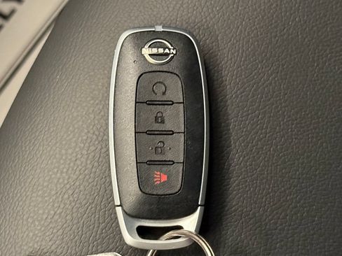 Used 2023 Nissan Kicks SR w/ SR Premium Package FWD image 15