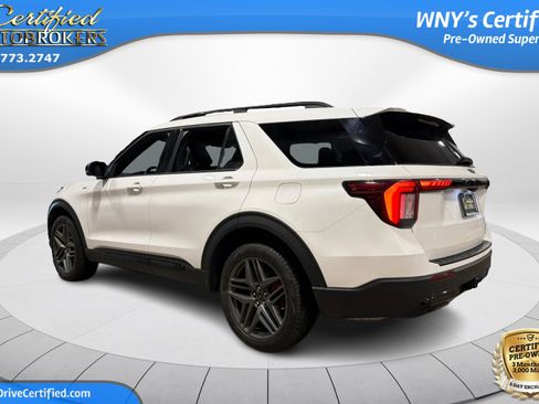 Used 2025 Ford Explorer ST-Line w/ ST-Line Street Pack AWD/4WD image 8