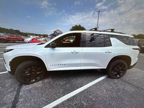 Used 2025 Chevrolet Traverse RS AWD/4WD image 23