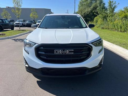 Used 2020 GMC Terrain SLE w/ Driver Convenience Package AWD/4WD image 2