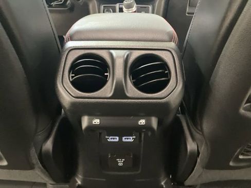 Used 2024 Jeep Wrangler Unlimited Rubicon w/ Technology Group image 28