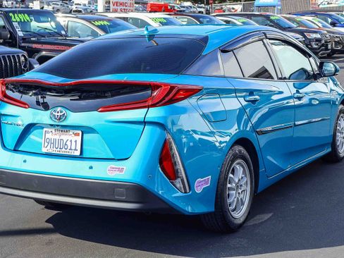 Used 2018 Toyota Prius Prime Advanced w/ Carpet Mat Package FWD image 19