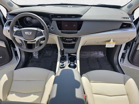 Used 2025 Cadillac XT5 Premium Luxury w/ LPO, Floor Liner Package AWD/4WD image 9