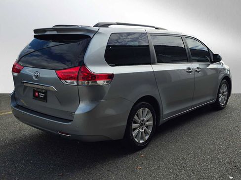 Used 2014 Toyota Sienna Limited image 3