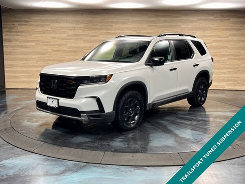 Used 2023 Honda Pilot TrailSport image 6