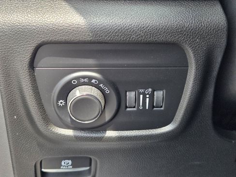 Used 2023 Jeep Grand Cherokee Altitude RWD image 18