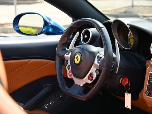 Used 2015 Ferrari California T RWD image 34