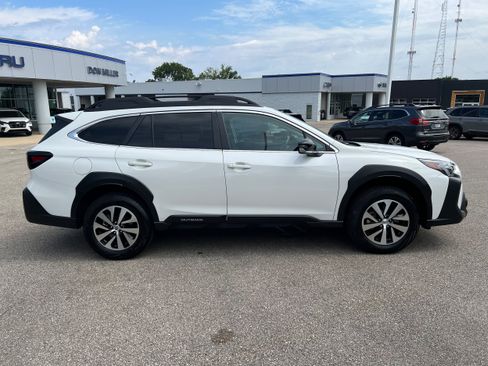 Certified 2025 Subaru Outback Premium AWD/4WD image 8